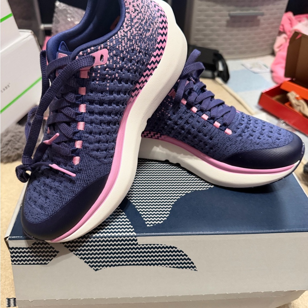 Stylish Women's rabbit Sneakers 7.5